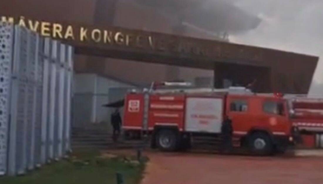 Gaziantep Üniversitesi Mavera Kongre ve Sanat Merkezi’nde yangın çıktı. Yangın