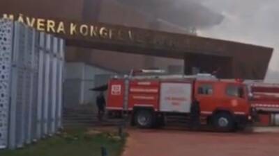 Gaziantep Üniversitesi Mavera Kongre ve Sanat Merkezi’nde yangın çıktı. Yangın