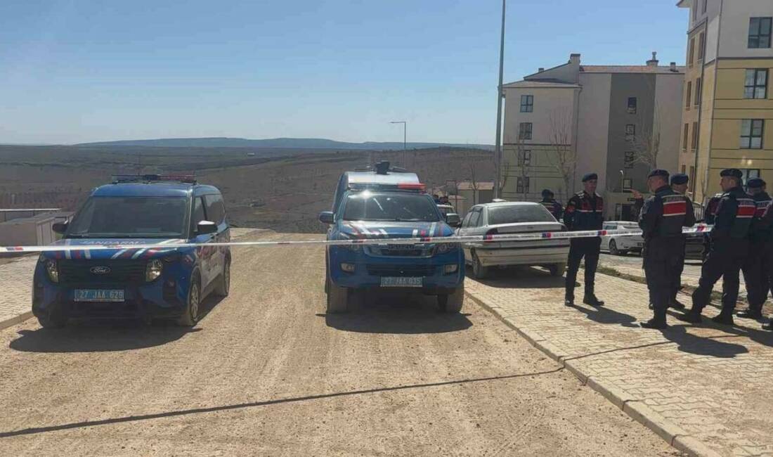 Gaziantep’in Şahinbey ilçesi Güneyşehir Mahallesi’ne füze parçası düştü. Jandarma ekipleri