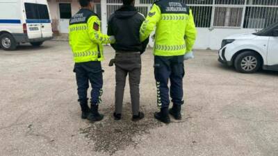 Gaziantep’te jandarma ekiplerinin yol kontrol faaliyetleri esnasında 3 ayrı araç