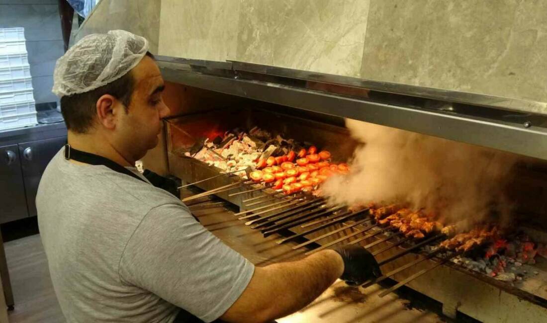 Gaziantep, Ramazan ayında geleneksel kebapçılarıyla iftar sofralarının vazgeçilmez adresi olmaya
