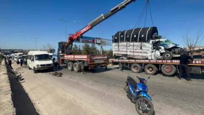 Gaziantep’te minibüs ile kamyonetin çarpıştığı kazada 4 kişi yaralandı.