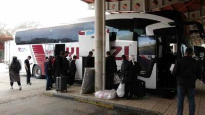 Gaziantep’te Ramazan Bayramı’nda otogarda yoğunluk yaşanırken İstanbul çıkışlı otobüs seferlerinde