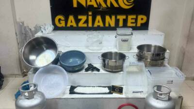 Gaziantep’te polis ekipleri tarafından uyuşturucu ile mücadeleye yönelik yapılan operasyonda