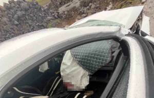 İki otomobilin kafa kafaya çarpışması sonucu 8 kişi yaralandı.