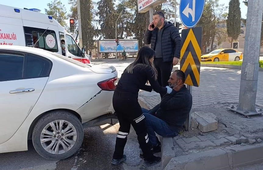 Adıyaman’da iki otomobilin çarpışması sonucu 1 kişi yaralandı.