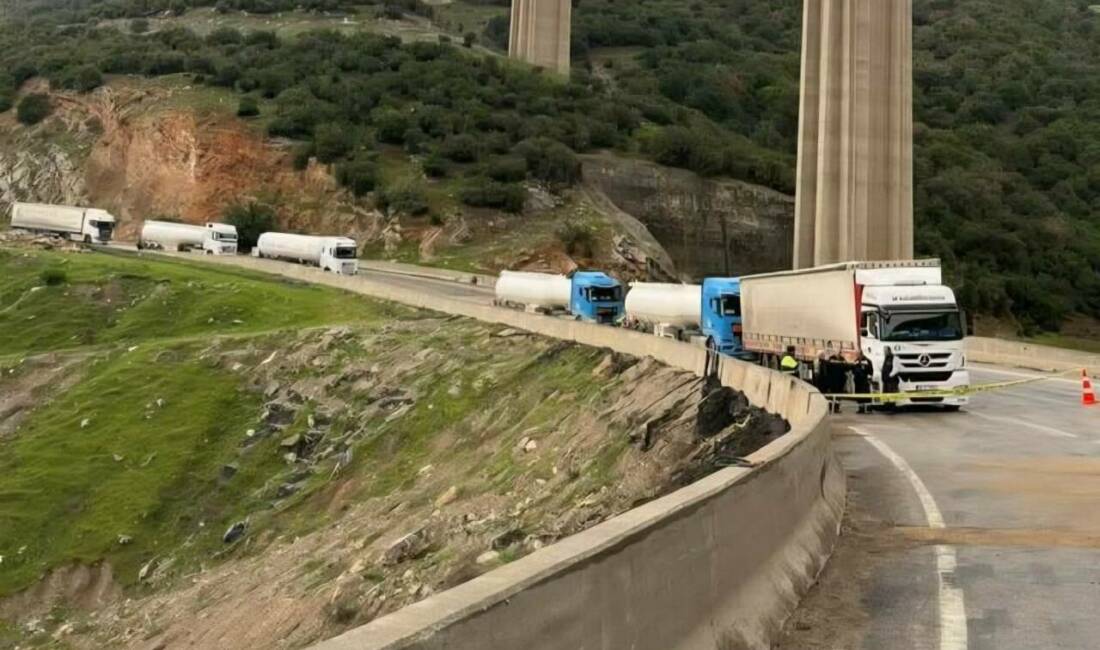 Gaziantep’in Nurdağı ilçesinde iki tırın kafa kafaya çarpışması sonucu 1