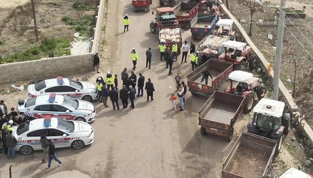 Gaziantep’te jandarma ekipleri, "Reflektör Tak, Görünür Ol" projesi kapsamında Araban