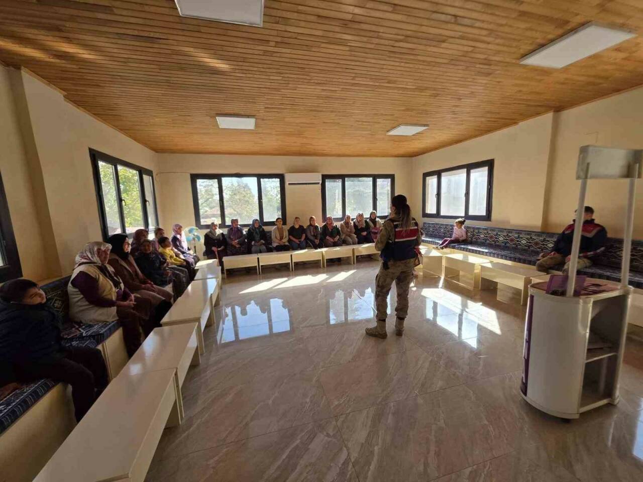 Gaziantep’te jandarma ekiplerince Şubat ayında 871 kadına, Kadın Acil Destek