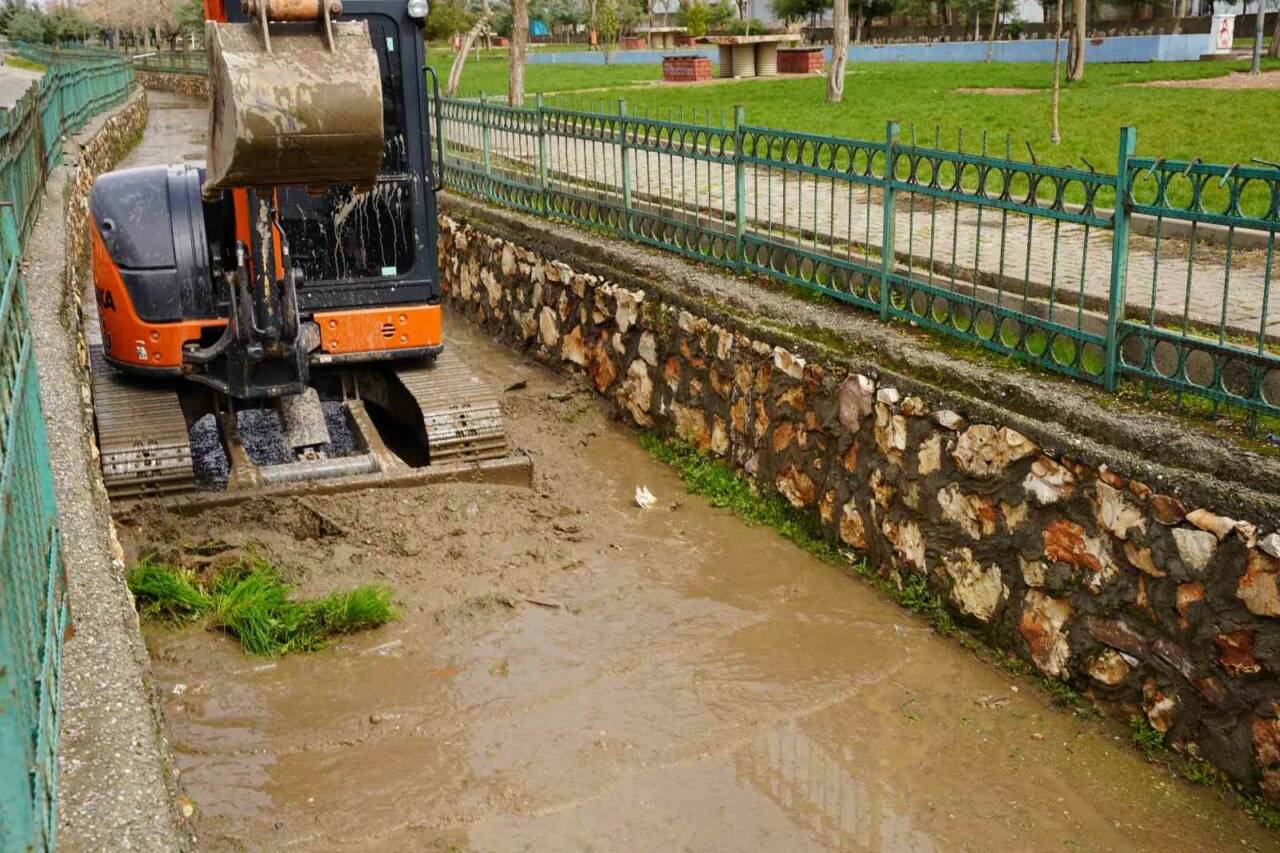 Adıyaman’ın Kahta ilçe Belediyesi, yaz mevsiminin yaklaşmasıyla birlikte ilçe genelinde