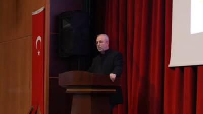 Adıyaman’ın Kahta ilçesinde Ramazan ayı dolayısıyla düzenlenen söyleşi programında Dr.