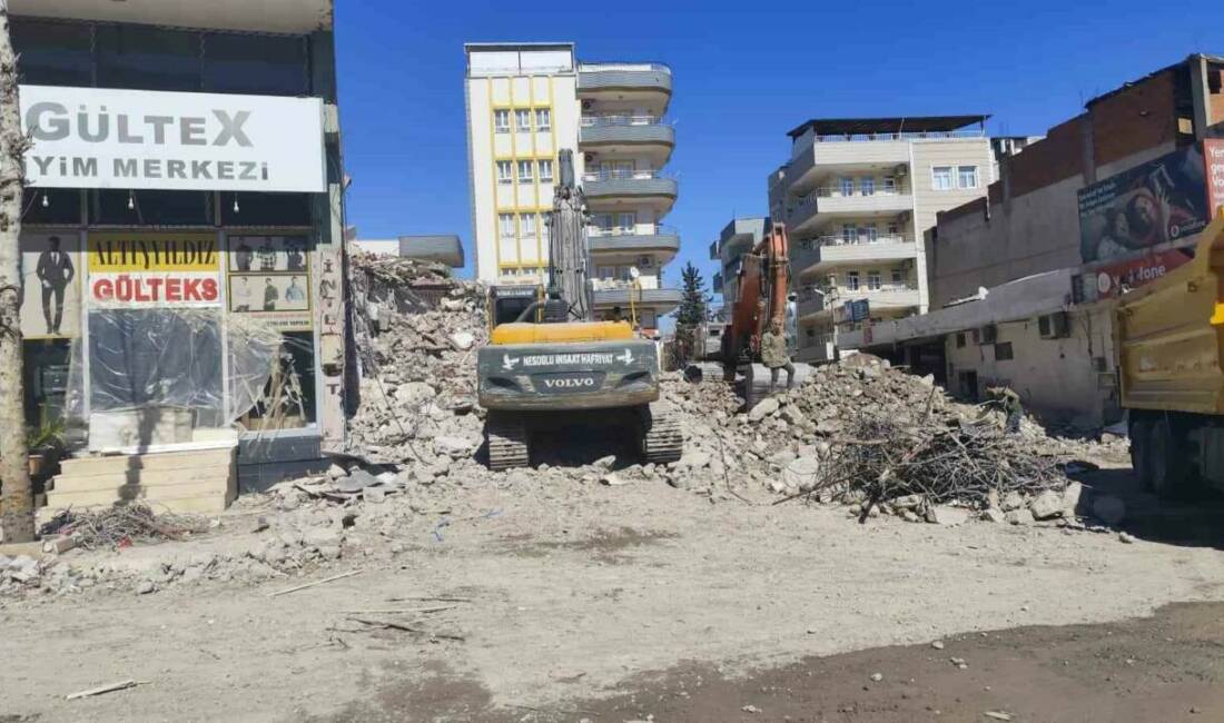 Kahta Gazeteciler ve Yazarlar Cemiyeti Başkanı Mustafa İşeri, ilçede depremde