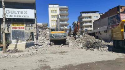 Kahta Gazeteciler ve Yazarlar Cemiyeti Başkanı Mustafa İşeri, ilçede depremde