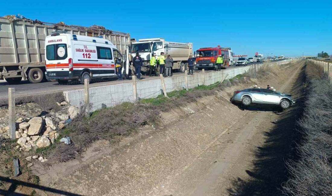 Şanlıurfa’da kamyonla çarpıştıktan sonra boş sulama kanalına devrilen otomobilin sürücüsü