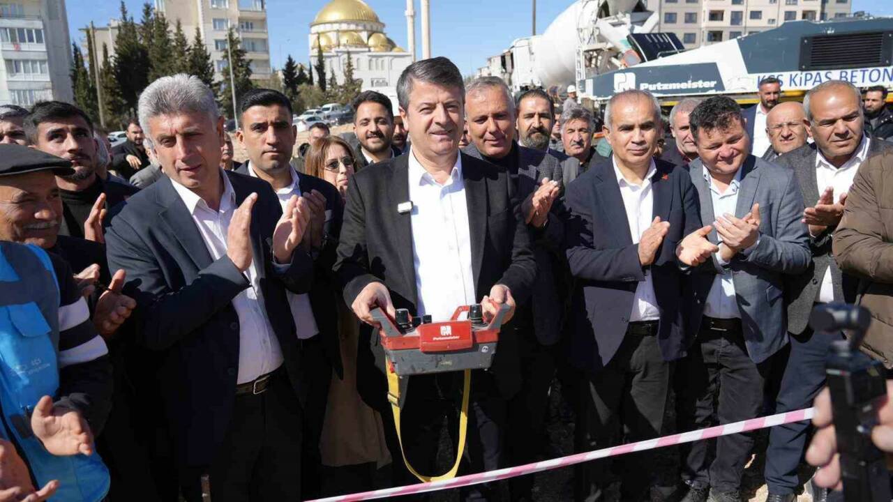 Adıyaman’ın Karapınar Mahallesi’nde yapılacak Atatürk Parkı’nın temeli düzenlenen törenle atıldı.