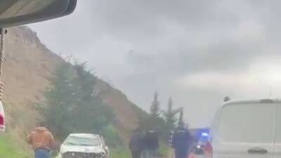 Adıyaman’da, yağışlardan dolayı kayganlaşan yolda takla atan otomobildeki 1 kişi