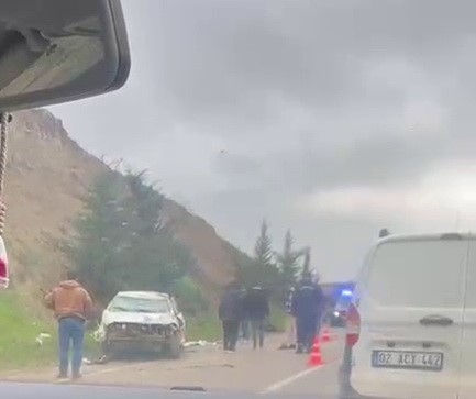 Adıyaman’da, yağışlardan dolayı kayganlaşan yolda takla atan otomobildeki 1 kişi