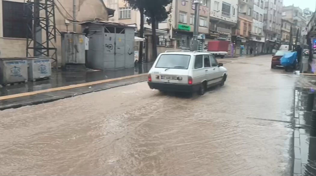 Kilis’te sabah saatlerinde kuvvetli yağış etkili oldu. Yağışla birlikte zaman