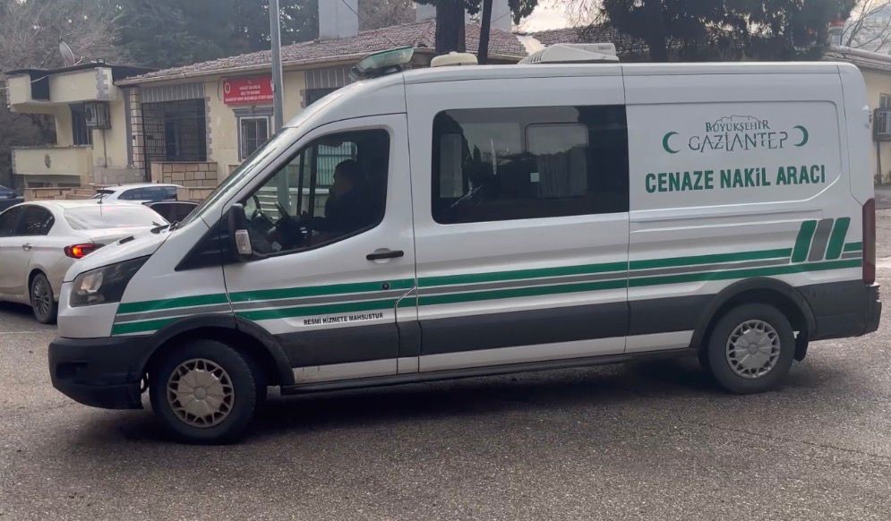 Gaziantep’in Oğuzeli ilçesinde kontrolden çıkarak takla atan aracın genç sürücüsü,