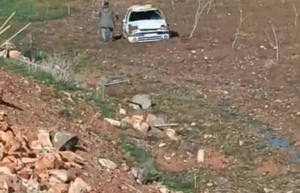 Siirt’in Kurtalan ilçesinde sürücüsünün direksiyon hakimiyetini kaybettiği otomobilin tarlaya uçması