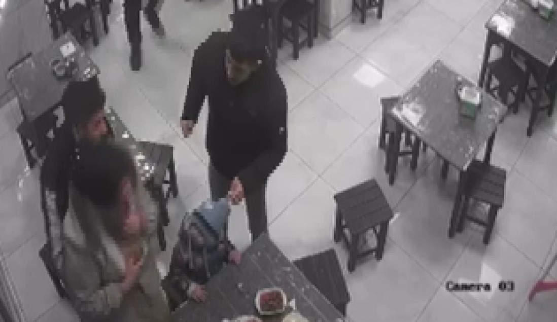 Gaziantep’te, ailesiyle birlikte bir lokantada yemek yerken soluk borusuna lokma