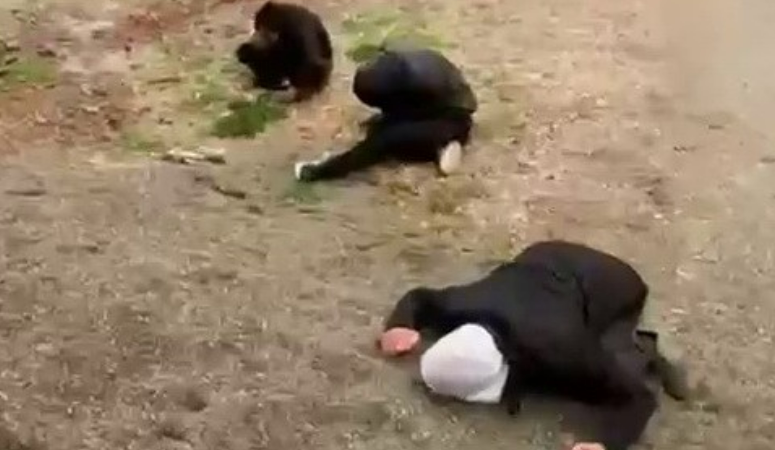 Adıyaman’da, madde etkisinde kalan 3 şahıs, yığıldıkları yerden güçlükle kaldırılabildi.