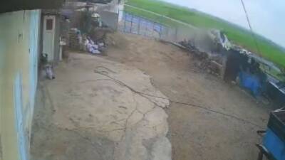 Mardin’in Nusaybin ilçesinde kamyonetin kontrolden çıkıp tümseğe çarptığı ve 3