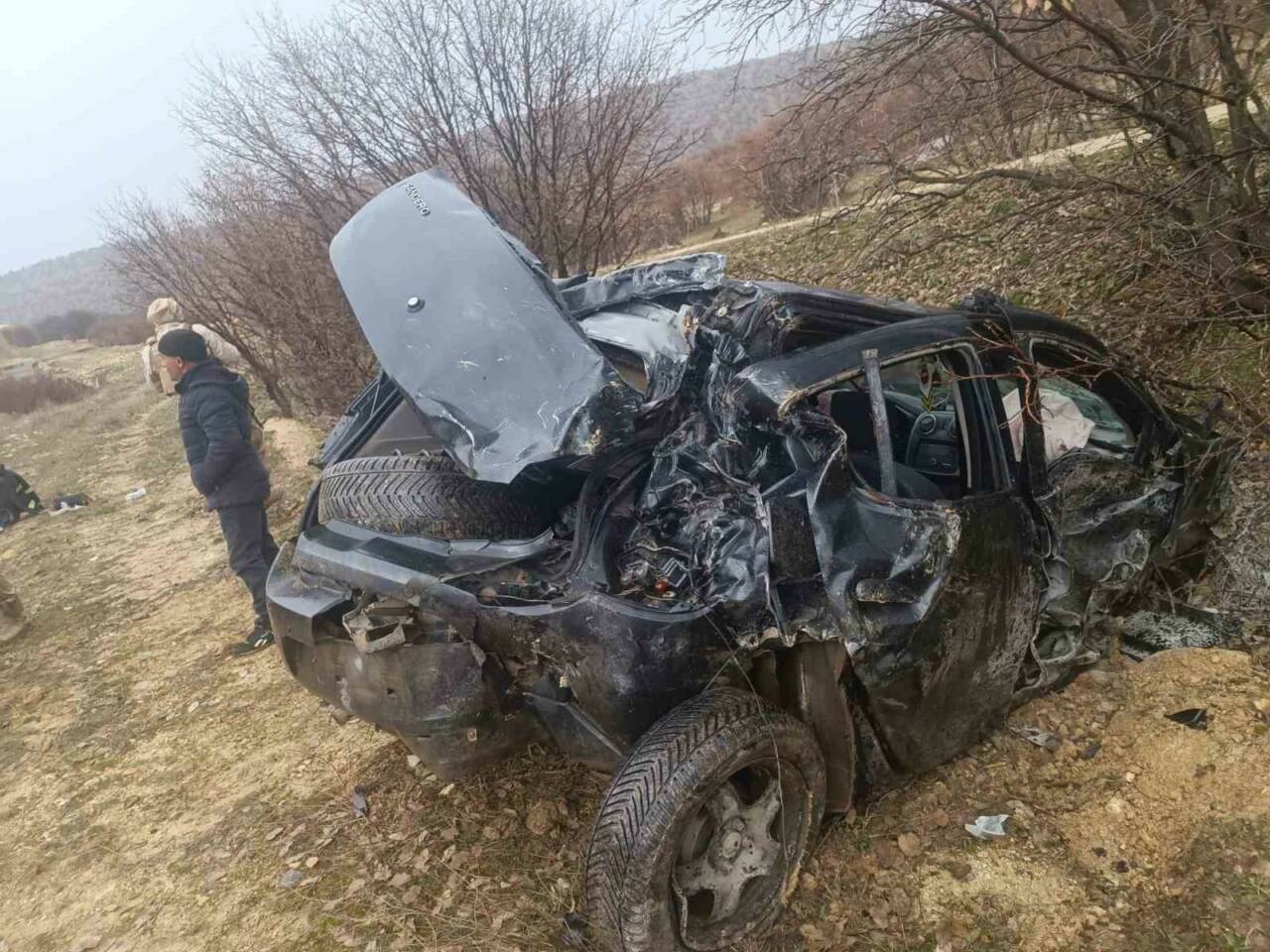 Mardin’in Artuklu ilçesinde otomobilin devrilmesi sonucu 2’si çocuk 5 kişi