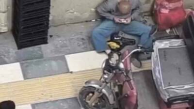 Mardin Kızıltepe'de dilencilik yapan bir kişi, topladığı paraları sayarken kameralara