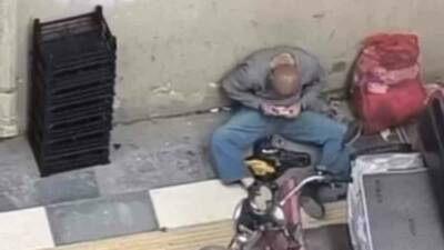 Dilencilik yapan bir kişi, topladığı paraları sayarken kameralara yakalandı.