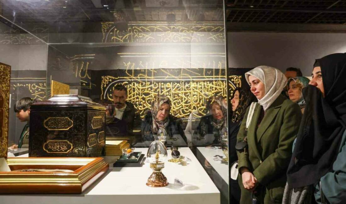 Gaziantep’te Ramazan ayı dolayısıyla ziyarete açılan Mukaddes Emanetler Sergisi büyük