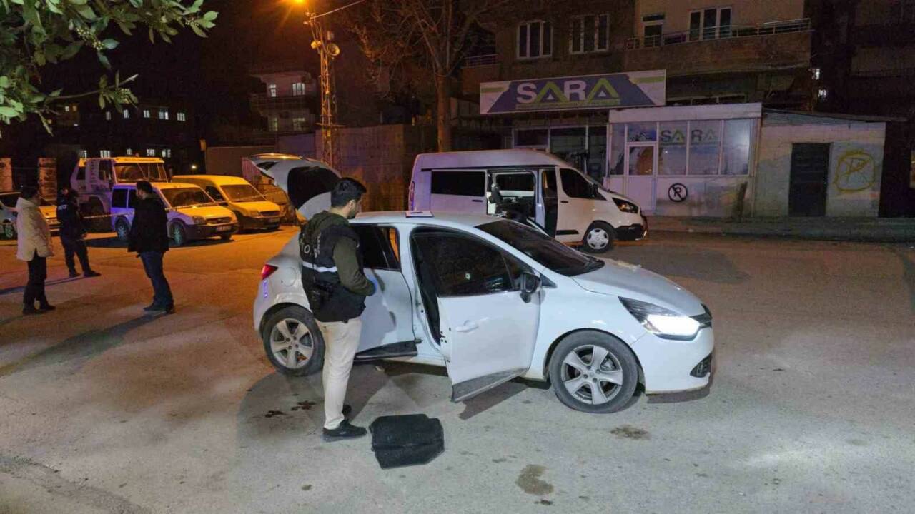 Gaziantep’in Nizip ilçesinde çıkan silahlı kavgada 1 kişi hayatını kaybetti,