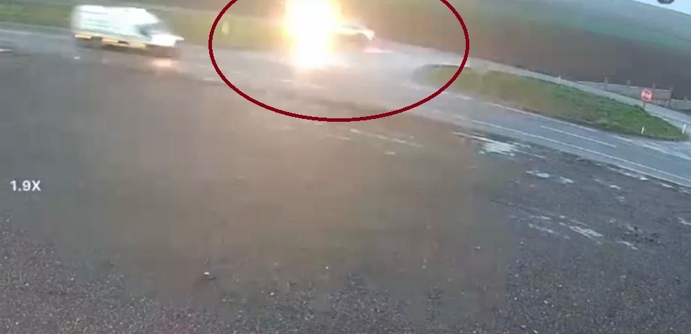 Diyarbakır’ın Bismil ilçesinde otomobil ile hafif ticari aracın çarpışması sonucu