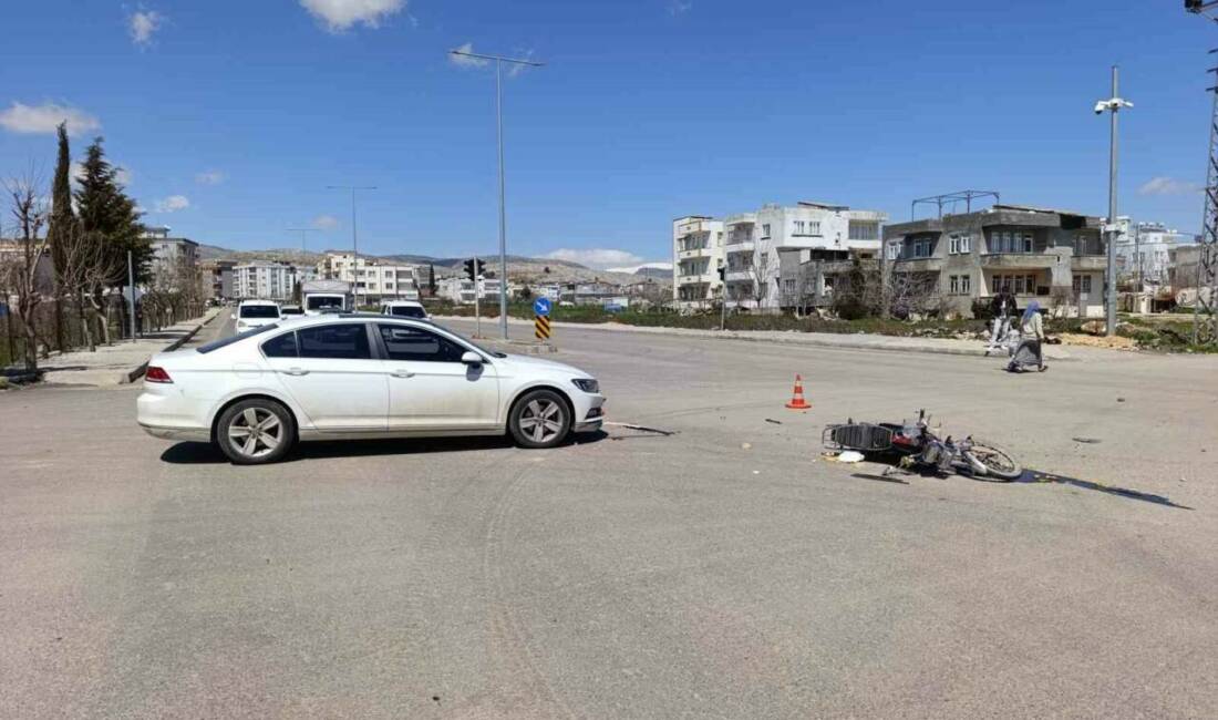 Adıyaman’da otomobille motosikletin çarpışması sonucu 1 kişi yaralandı.