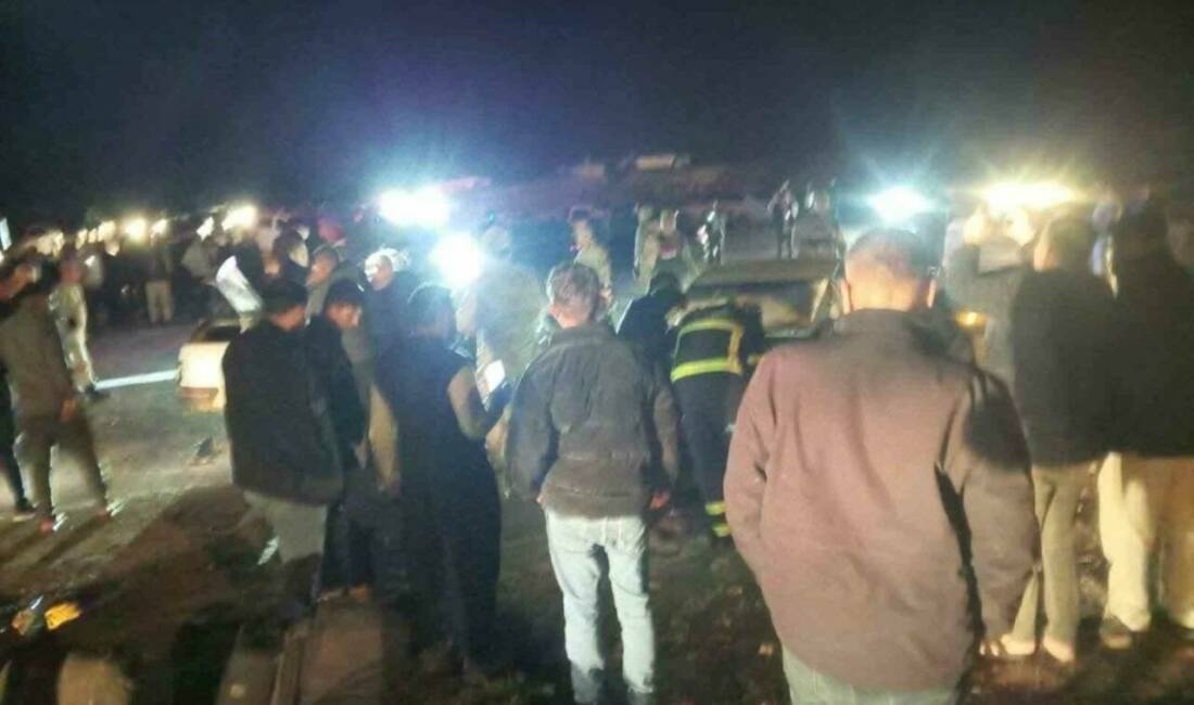 Şanlıurfa’nın Akçakale ilçesinde iki otomobilin çarpışması sonucu meydana gelen kazada