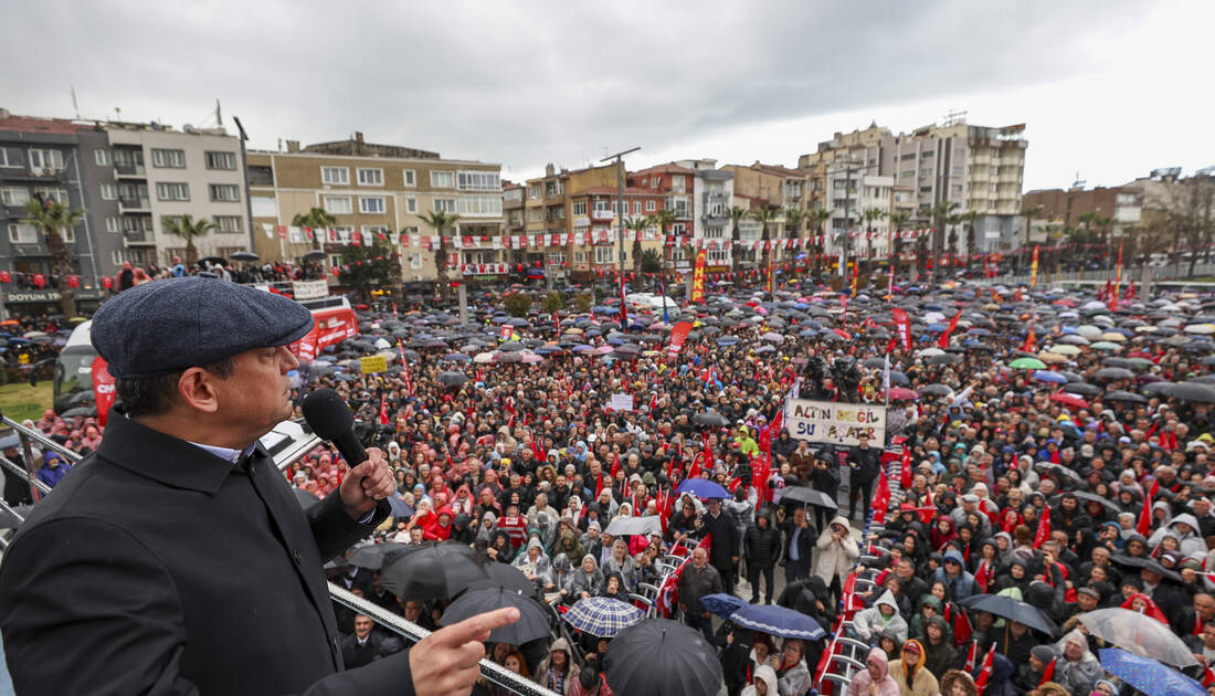 CHP Genel Başkanı Özgür Özel, Uşak Belediye Başkanı Özkan Yalım’ın