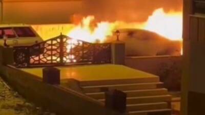 Gaziantep'in Nizip ilçesinde park halindeki bir Volkswagen marka lüks otomobil,