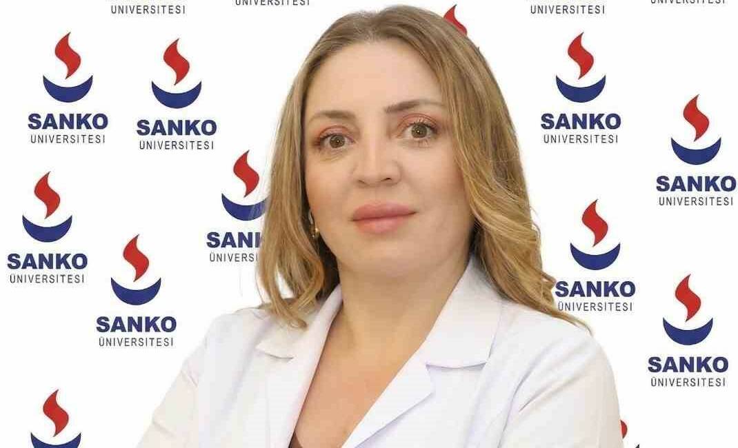 Beslenme ve Diyetetik Bölümü Dr. Öğr. Üyesi Funda Esin Çolak,