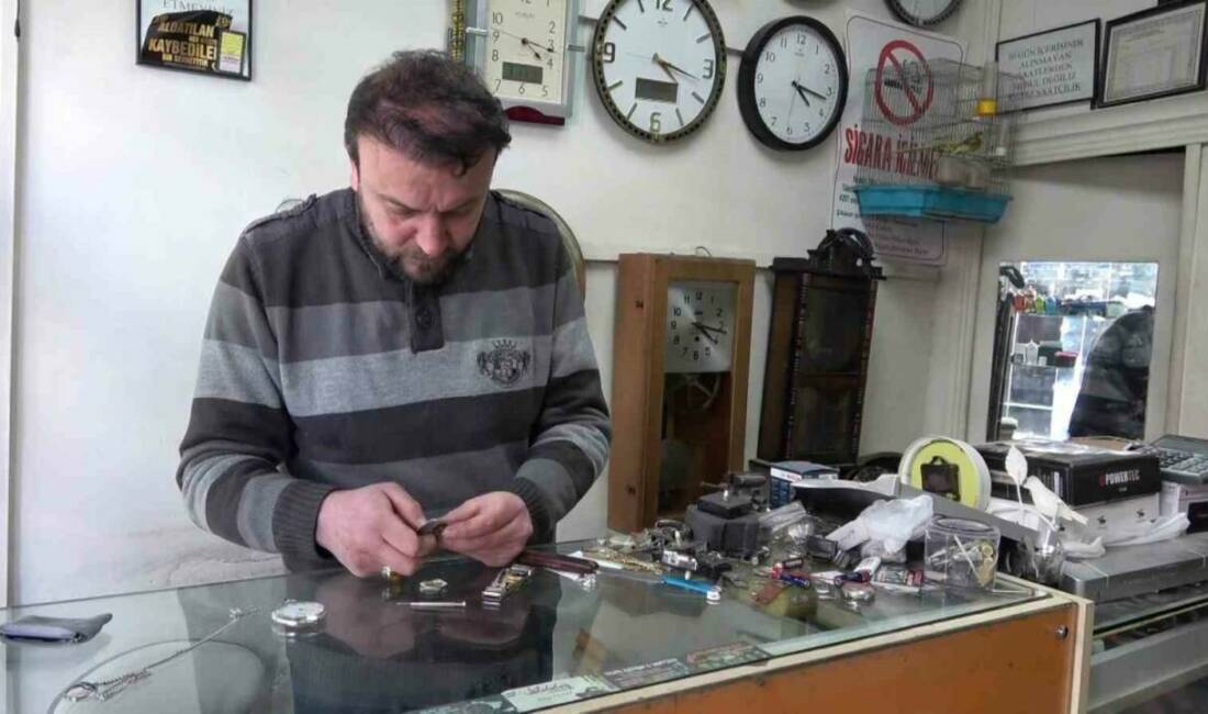 Adıyaman’da saat ustalığı yapan Gökmen Yıldız, 6 Şubat depremlerinde kaybettiklerini