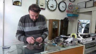 Adıyaman’da saat ustalığı yapan Gökmen Yıldız, 6 Şubat depremlerinde kaybettiklerini