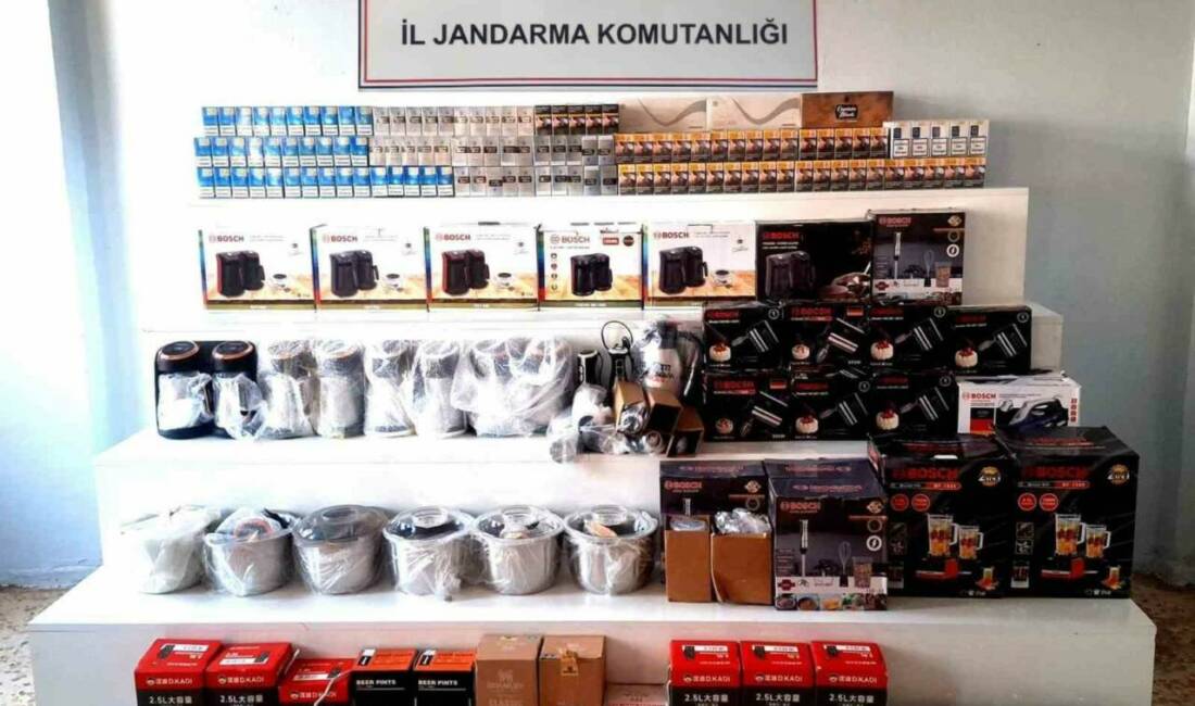 Şanlıurfa’nın Viranşehir ilçesinde, jandarma ekiplerince düzenlenen operasyonda kaçak sigara ve