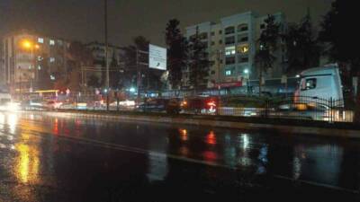 Şanlıurfa’da kısa süreli sağanak yağmur hayatı olumsuz etkiledi.