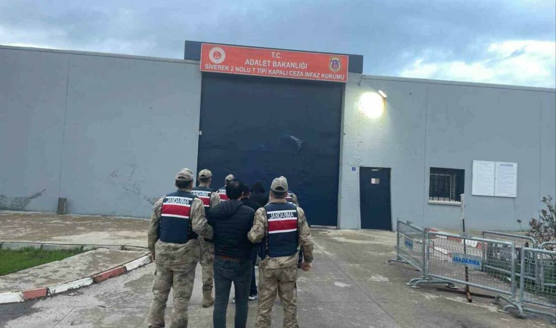 Şanlıurfa’nın Hilvan ilçesinde düzenlenen uyuşturucu operasyonunda gözaltına alınan 3 zanlı