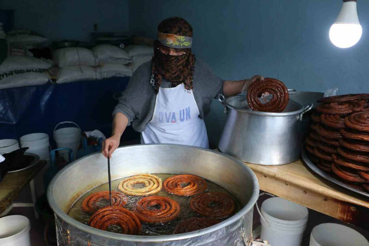 Diyarbakır’da aile işletmesinde 31 yıldır şeker pancarı kullanılarak üretilen glikozsuz