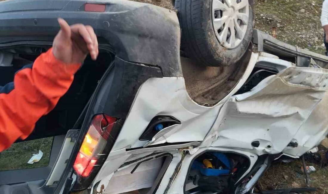 Siirt’te otomobilin şarampole yuvarlanması sonucu meydana gelen kazada 1 kişi
