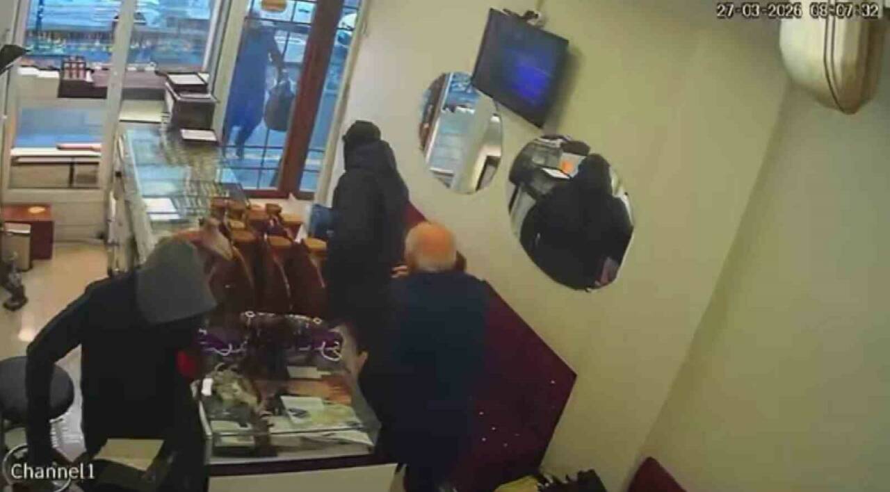 Diyarbakır’da silahlı 2 kişi, girdikleri kuyumcudan 1,5 kilo altını alıp