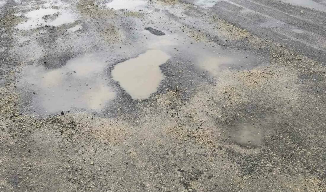 Diyarbakır'ın Silvan ilçesinde sağanak yağışlar sonrası bozulan köy yolları için