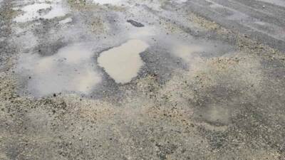 Diyarbakır'ın Silvan ilçesinde sağanak yağışlar sonrası bozulan köy yolları için