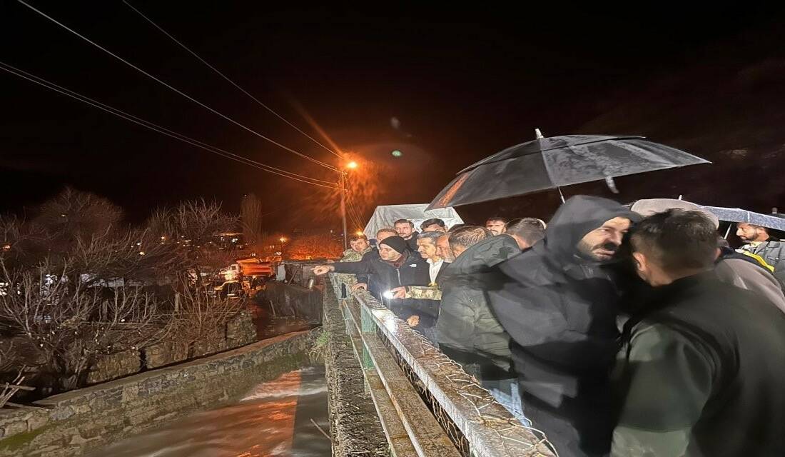 Şırnak’ta sel felaketinden etkilenen Uludere ilçesinde incelemelerde bulunan Vali Birol