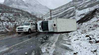 Şırnak’ın Beytüşşebap ilçesinde kamyonetin devrilmesi sonucu sürücü yaralandı.